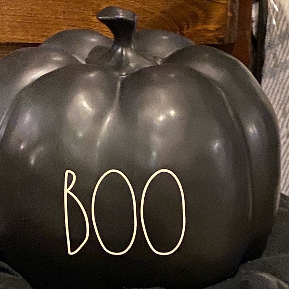 Rae Dunn pumpkin “Boo” NWT